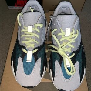 Yeezy 350 wave runner msg before buying !!